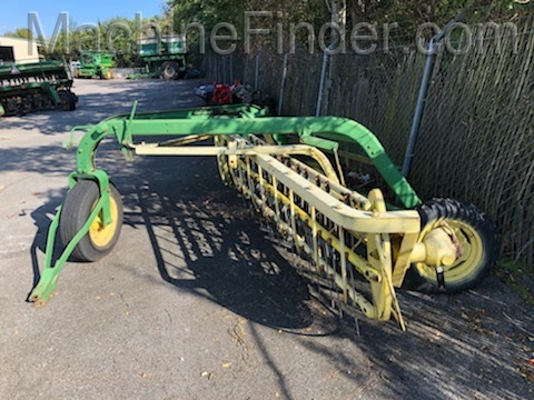 John Deere 670 Image 1