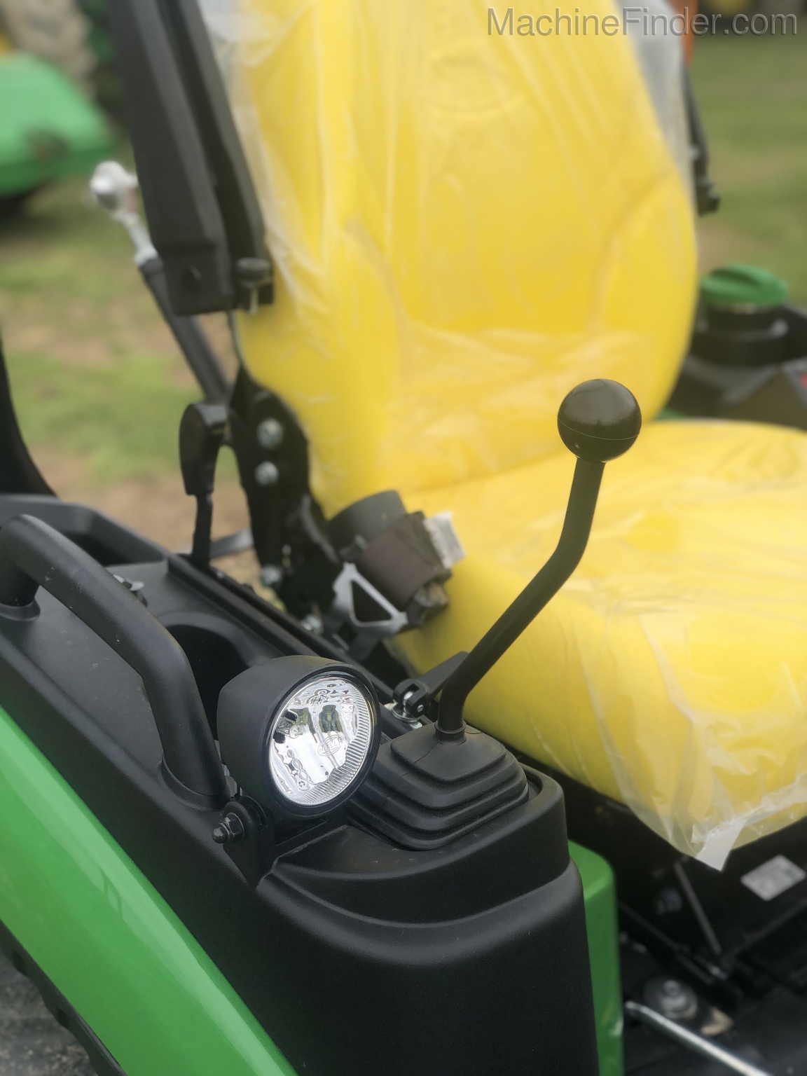 2020 John Deere 2025R Image 6