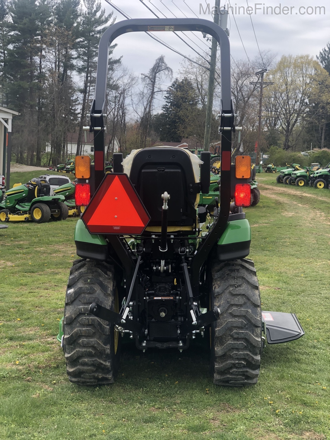 2020 John Deere 2025R Image 3