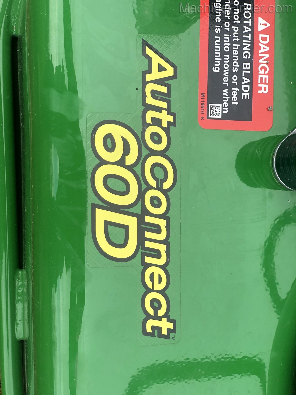 2020 John Deere 2025R Image 9