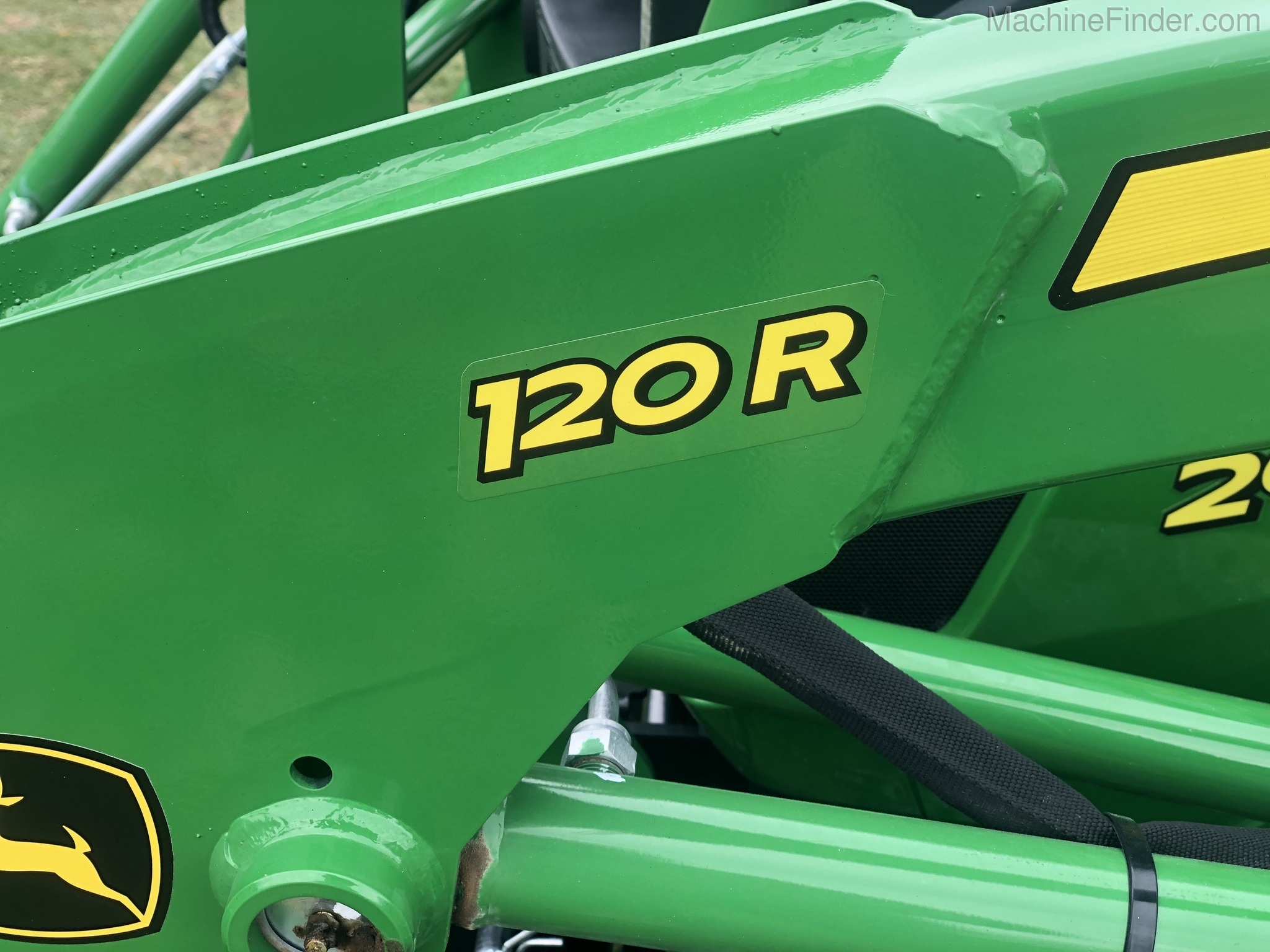 2020 John Deere 2025R Image 10