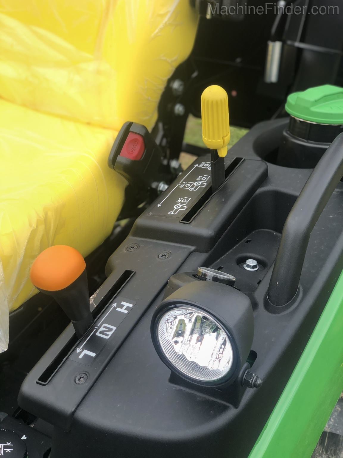 2020 John Deere 2025R Image 8