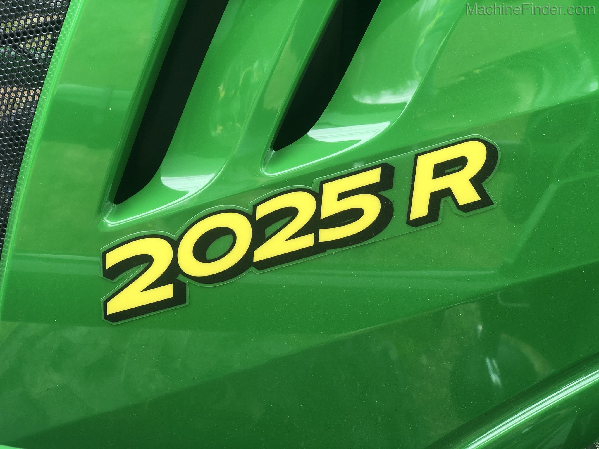 2020 John Deere 2025R Image 11