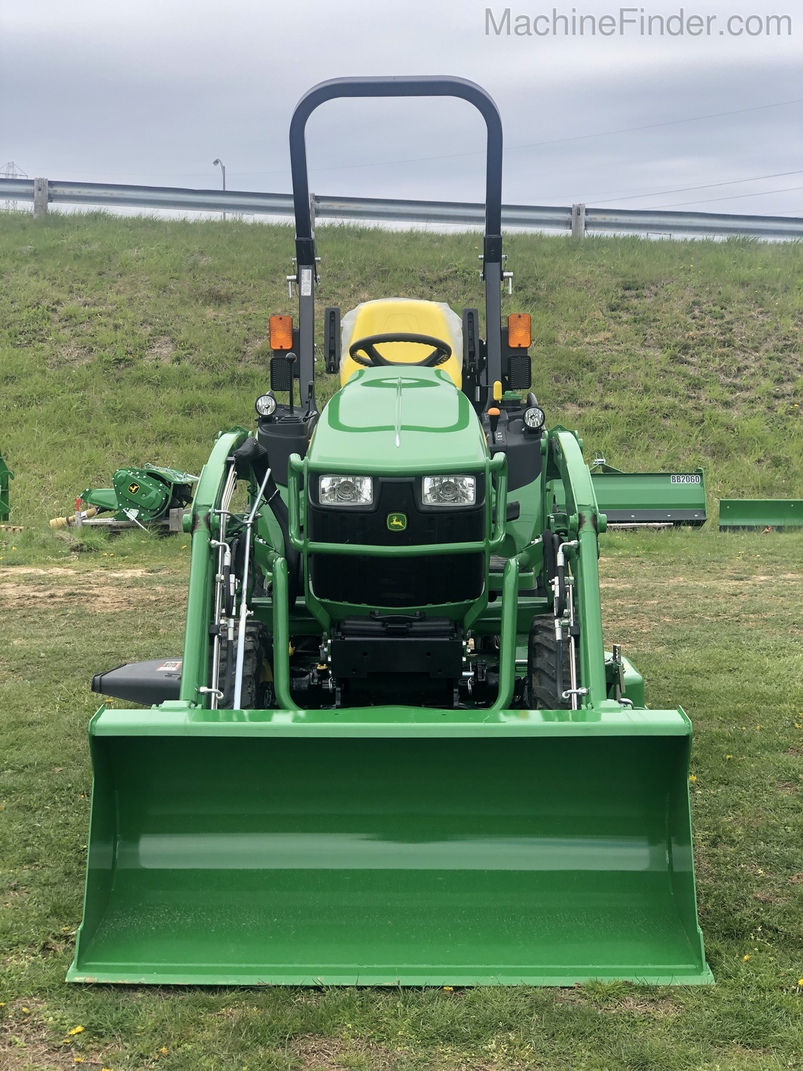2020 John Deere 2025R Image 5