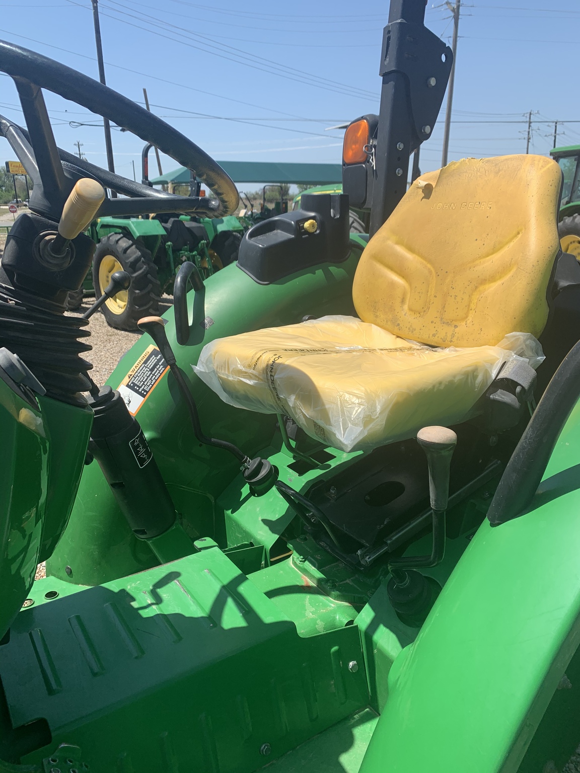 2017 John Deere 5075E Image 2
