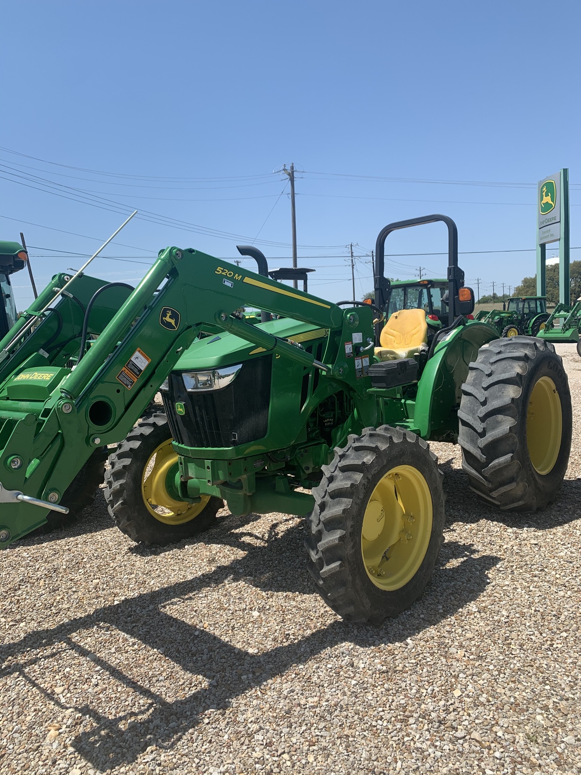 2017 John Deere 5075E Image 1