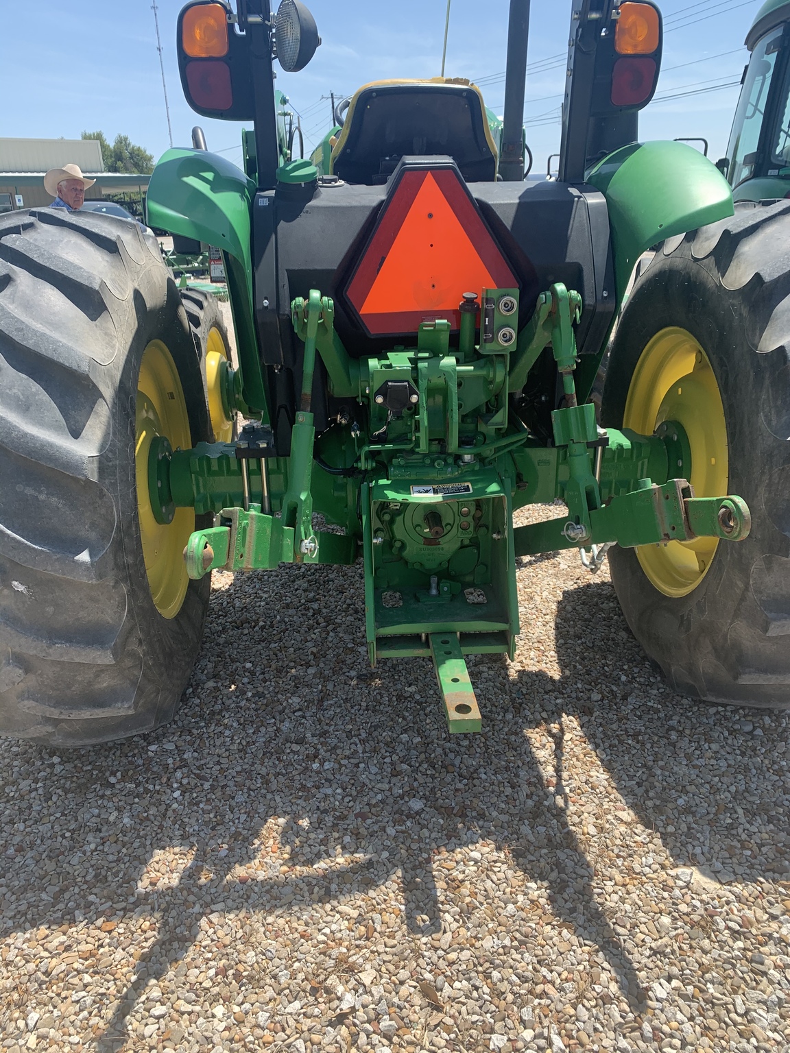 2017 John Deere 5075E Image 4