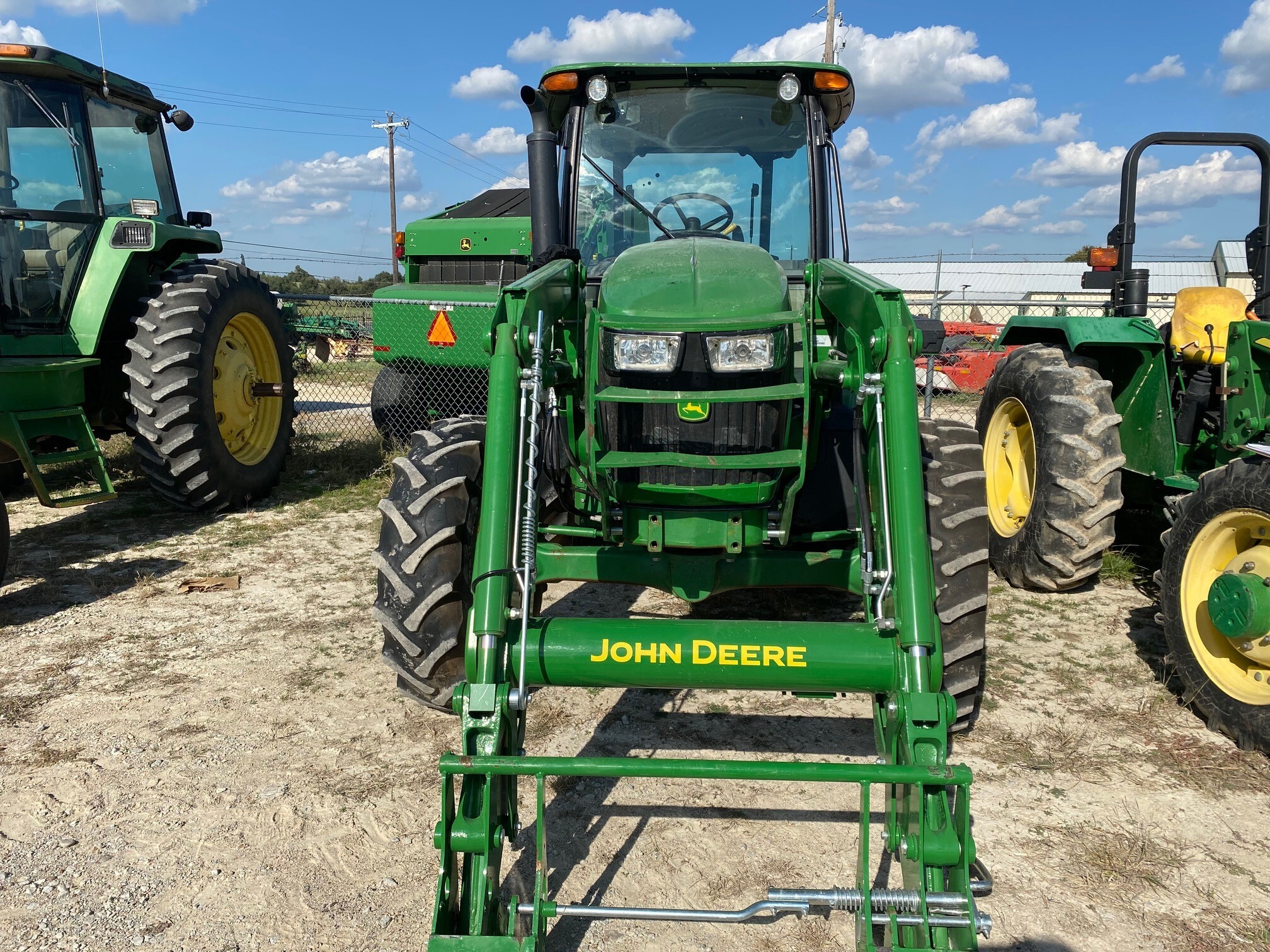 2019 John Deere 5100E Image 4