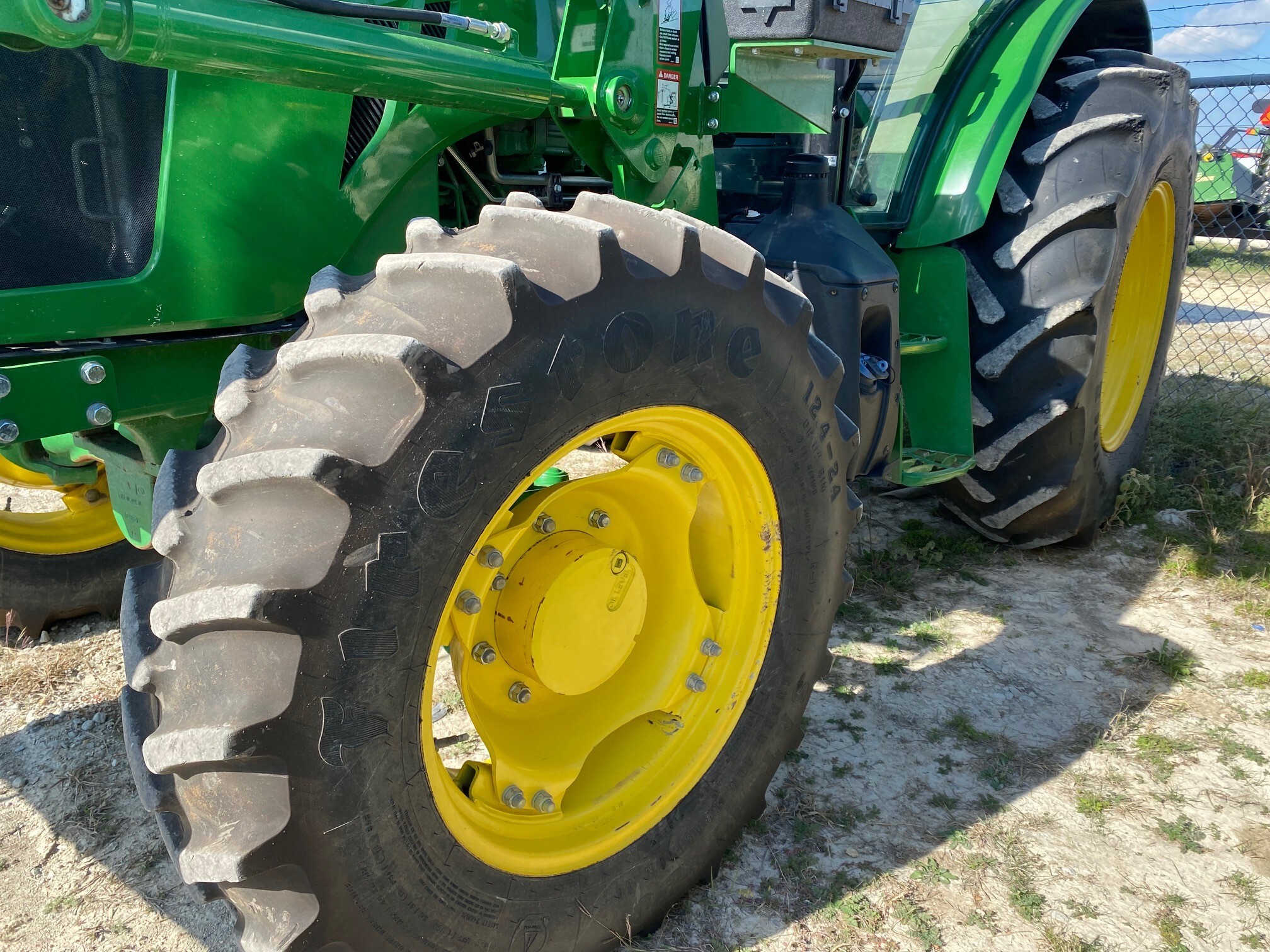 2019 John Deere 5100E Image 5