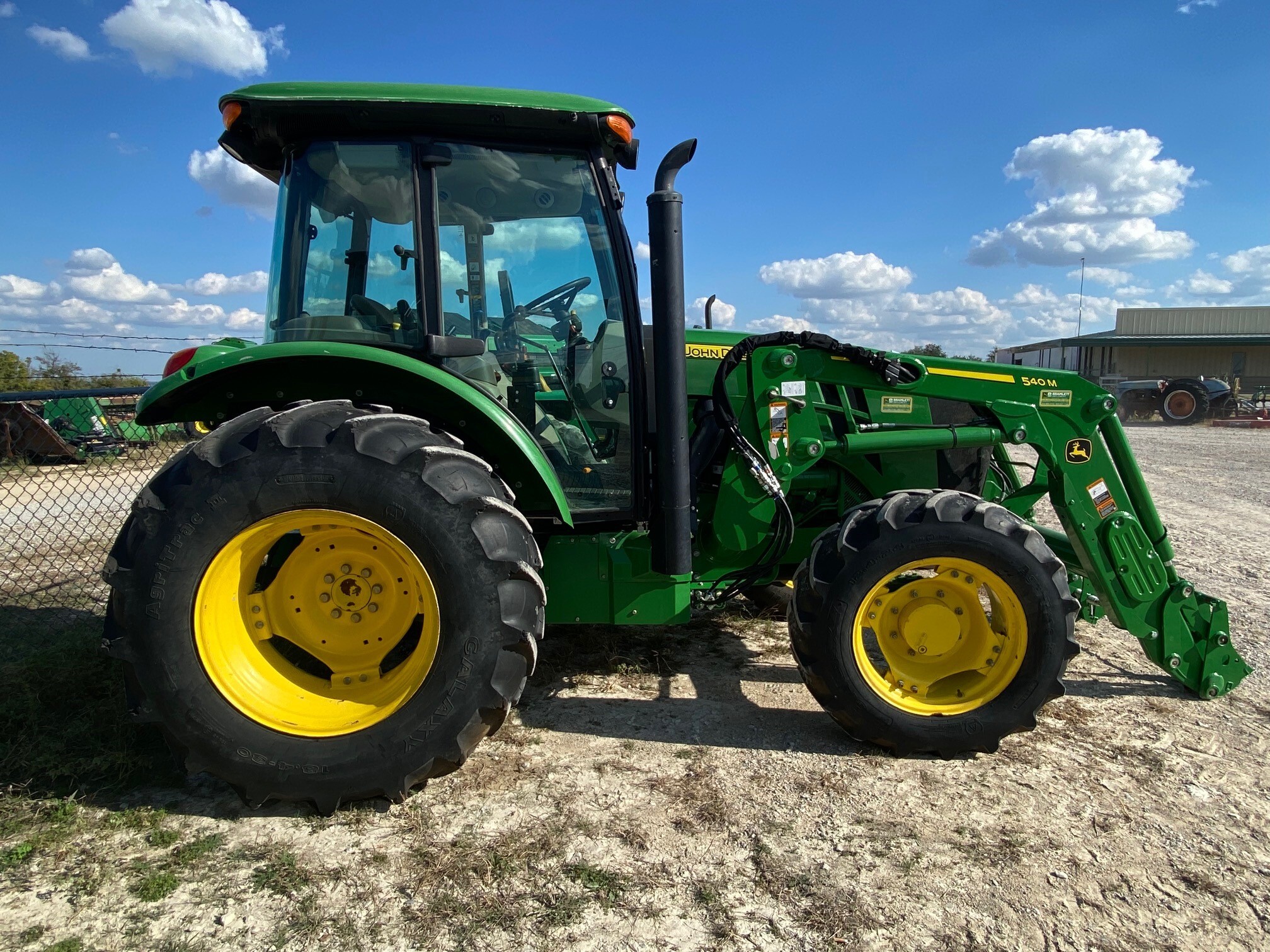 2019 John Deere 5100E Image 7