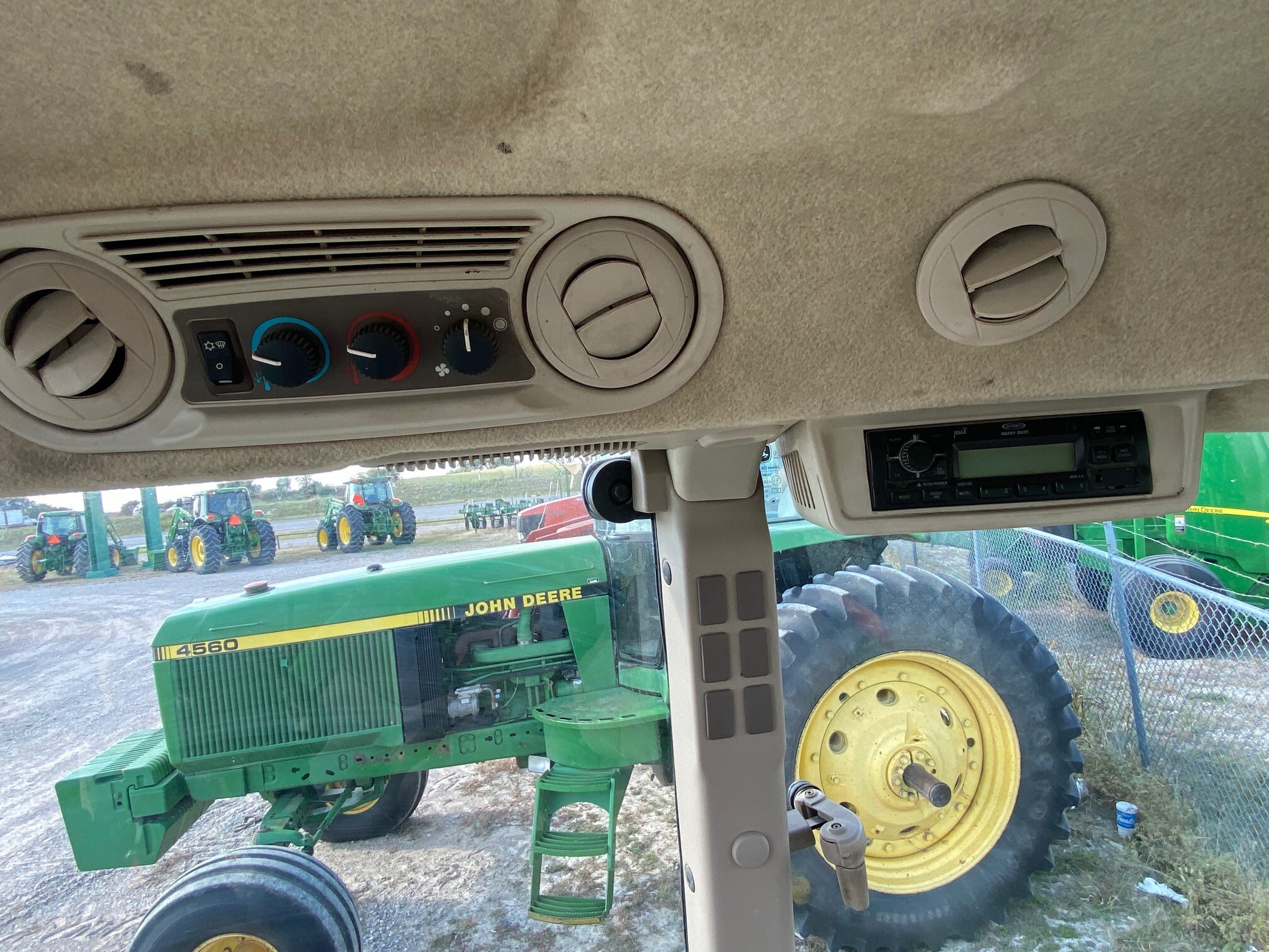 2019 John Deere 5100E Image 10