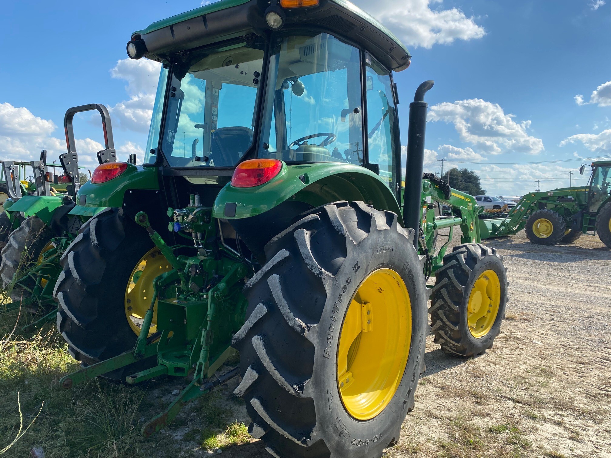 2019 John Deere 5100E Image 6