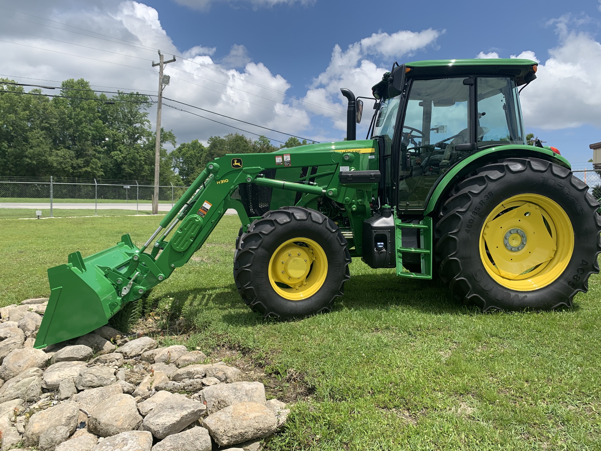 2024 John Deere 6120E Image 4