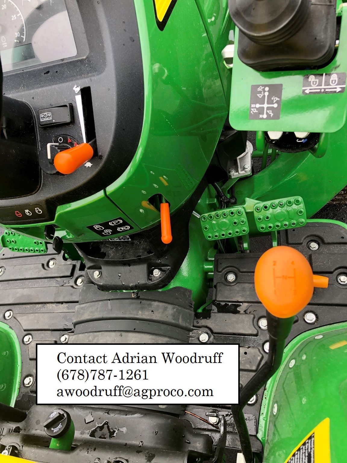 2023 John Deere 3043D Image 9