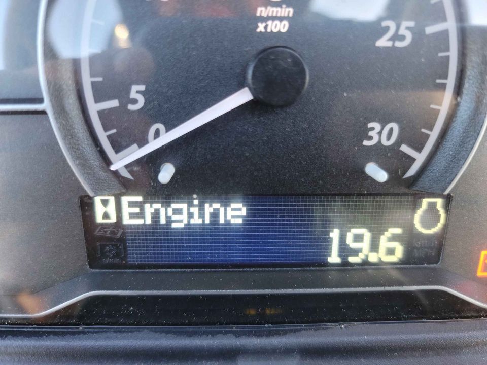 2022 John Deere 2032R Image 6