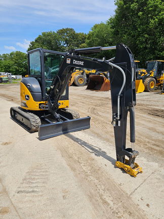 Photo of a 2023 John Deere 35G