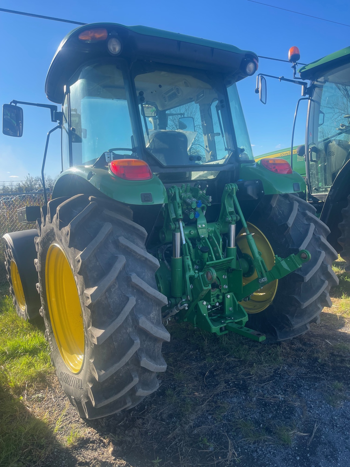 2019 John Deere 5115M Image 3