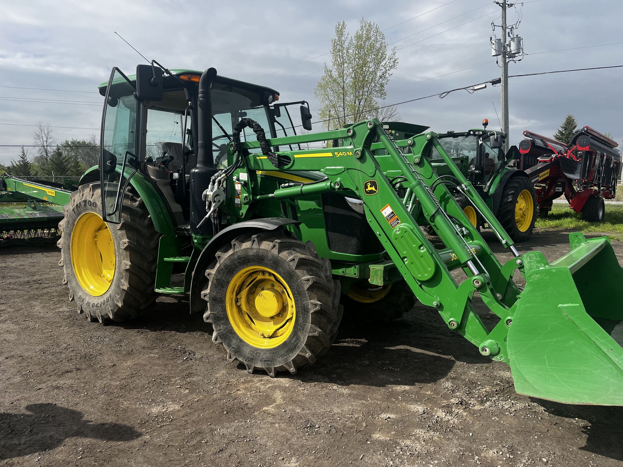 2019 John Deere 5115M Image 2