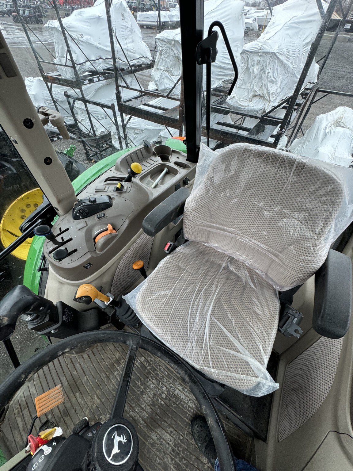 2019 John Deere 5115M Image 4
