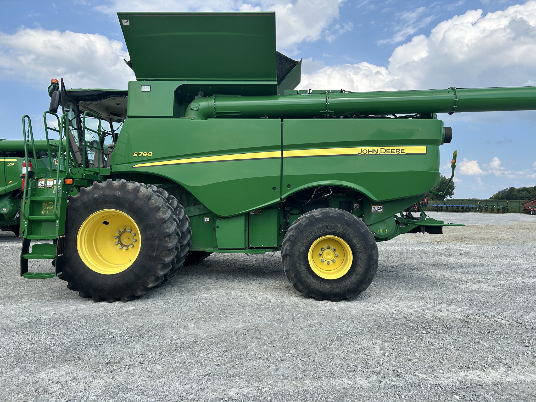 2019 John Deere S790 Image 9