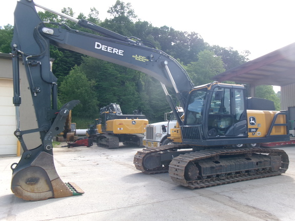 Photo of a 2024 John Deere 210 P
