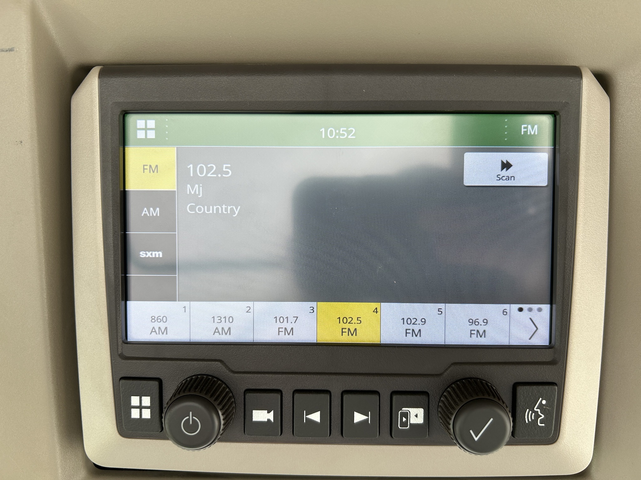  2021 John Deere 8RX 370 at Heritage Tractor in Adrian, MO