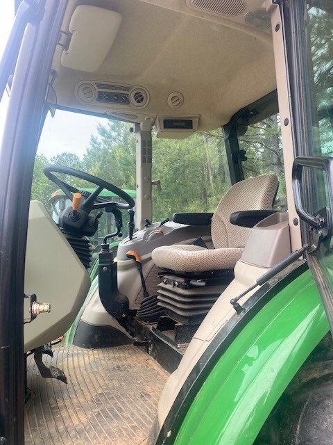 2016 John Deere 5085E Image 5