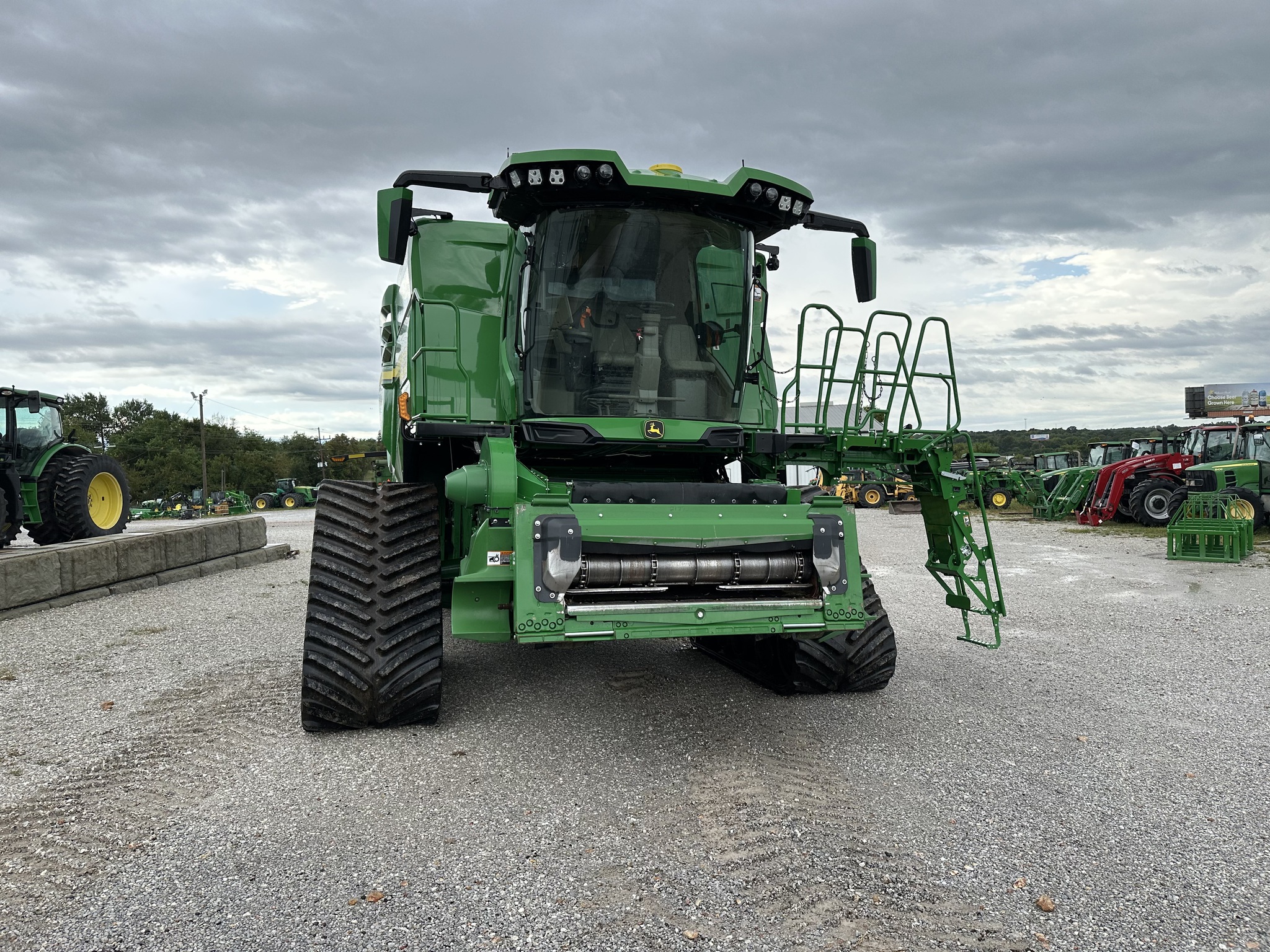  2023 John Deere X9 1000 at Heritage Tractor in Joplin, MO