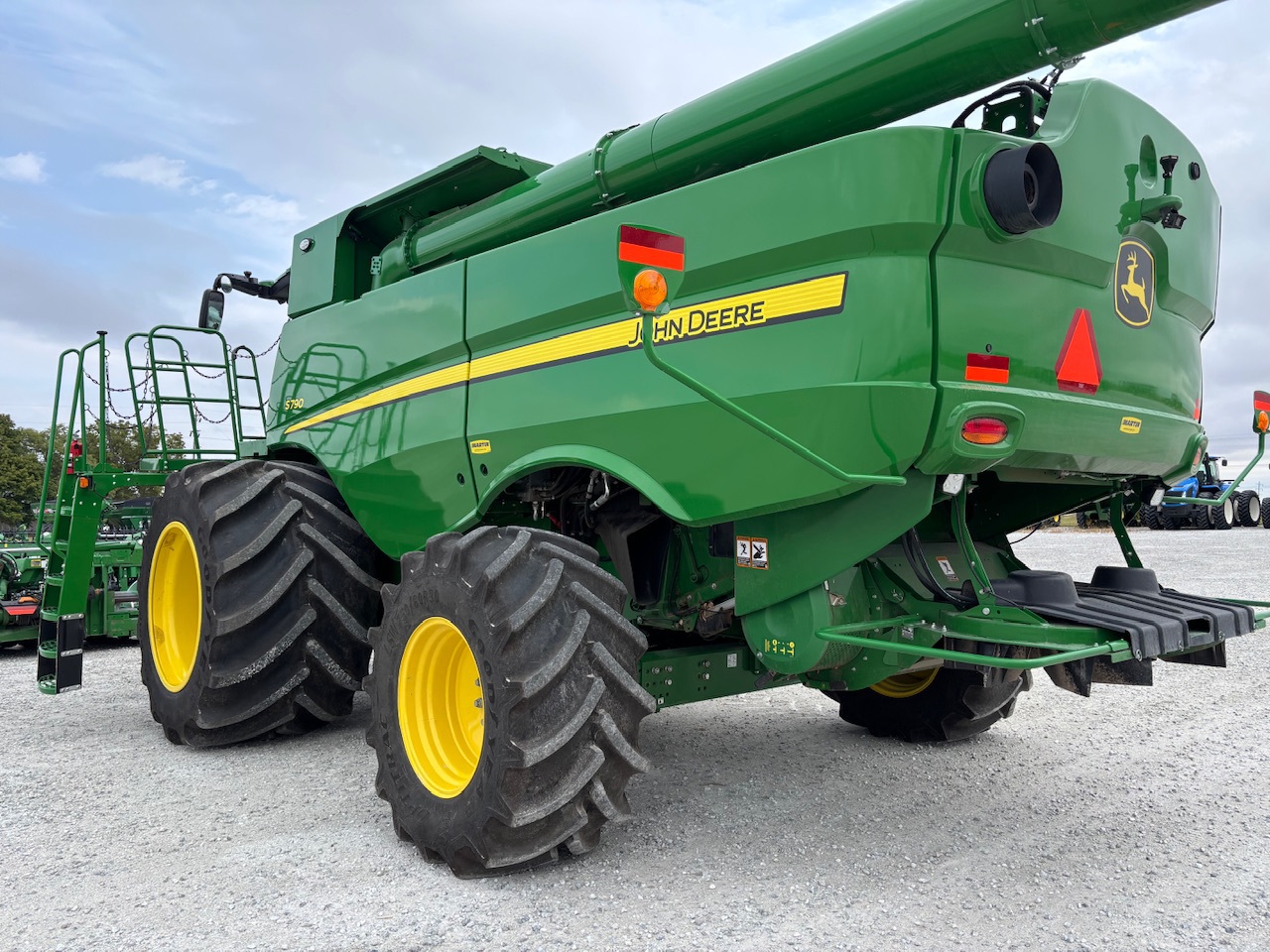  2024 John Deere S790 at Heritage Tractor in Macomb, IL