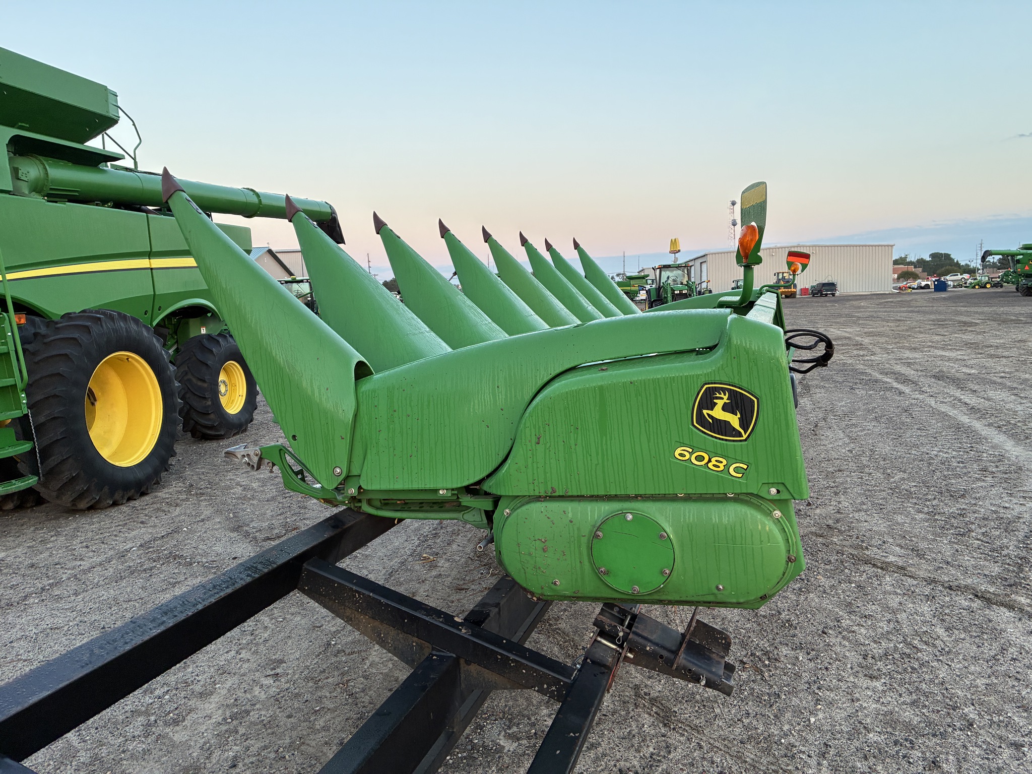 2010 John Deere 608C Image 1