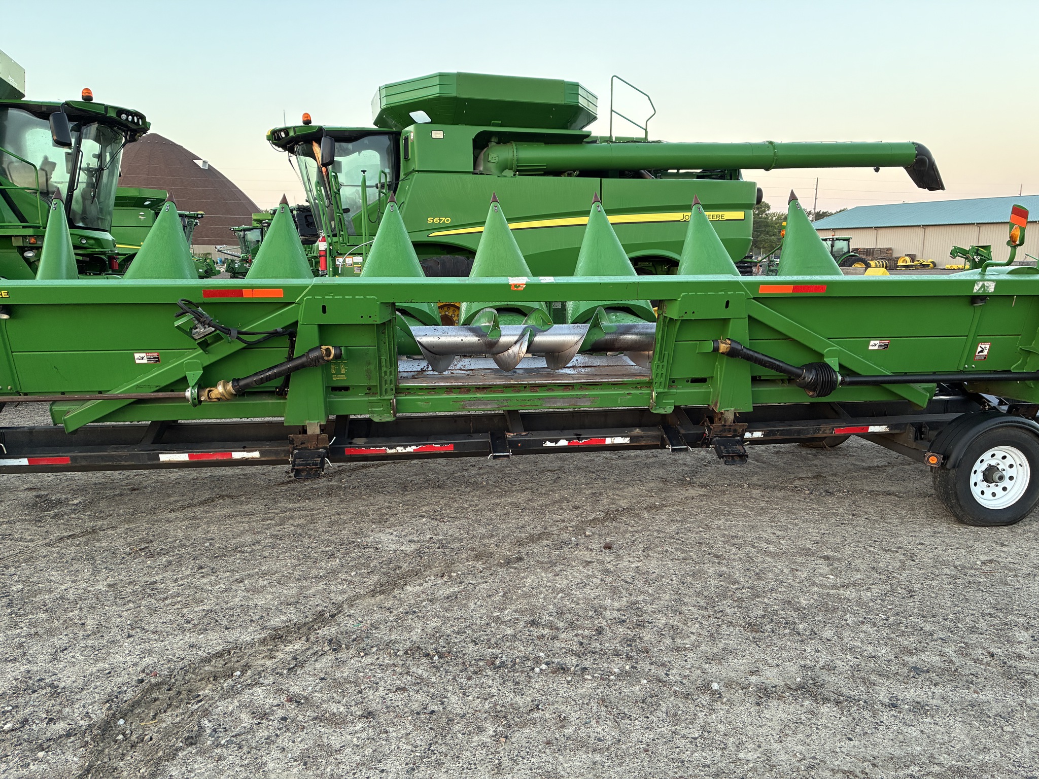 2010 John Deere 608C Image 2