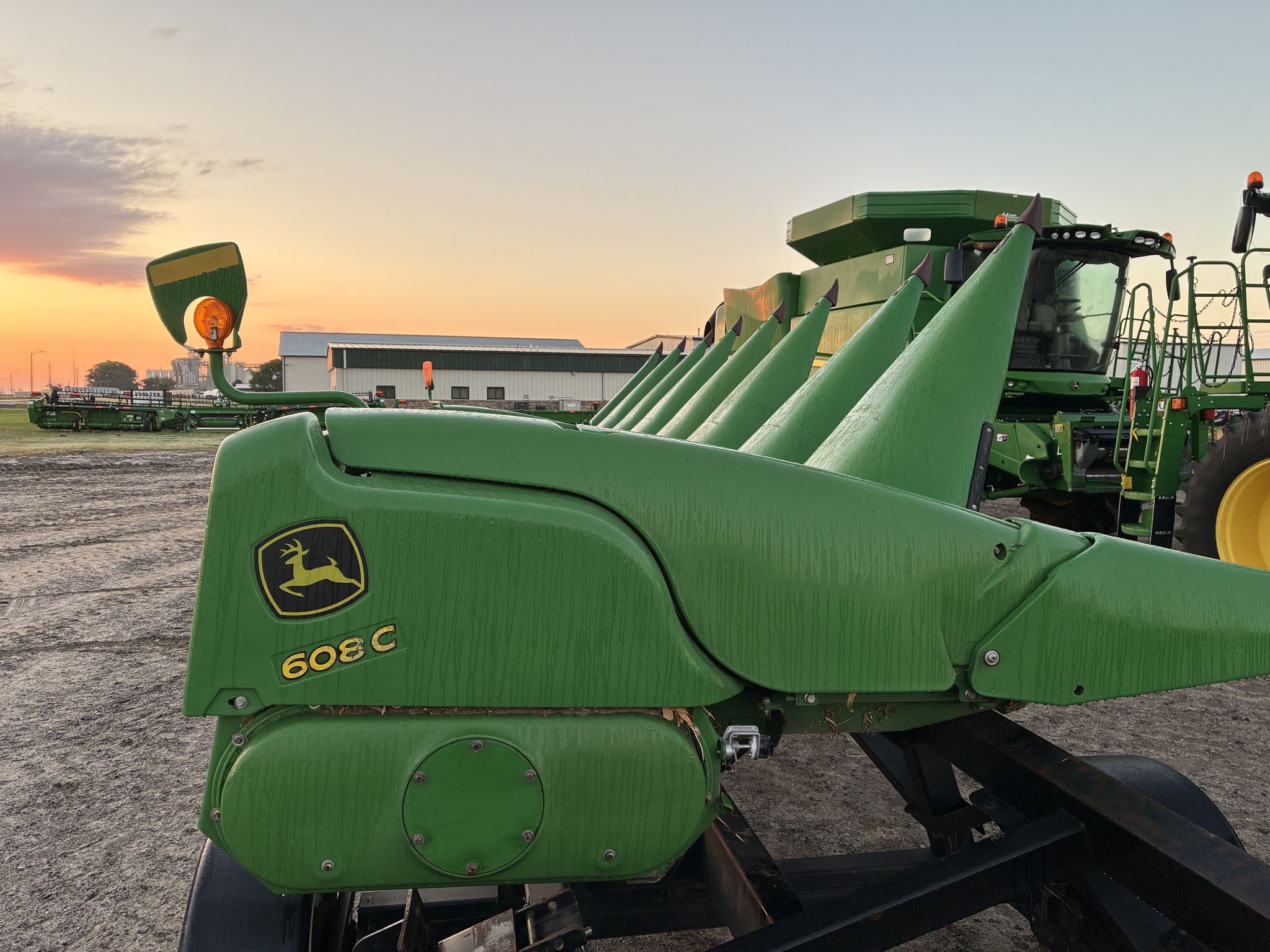 2010 John Deere 608C Image 3