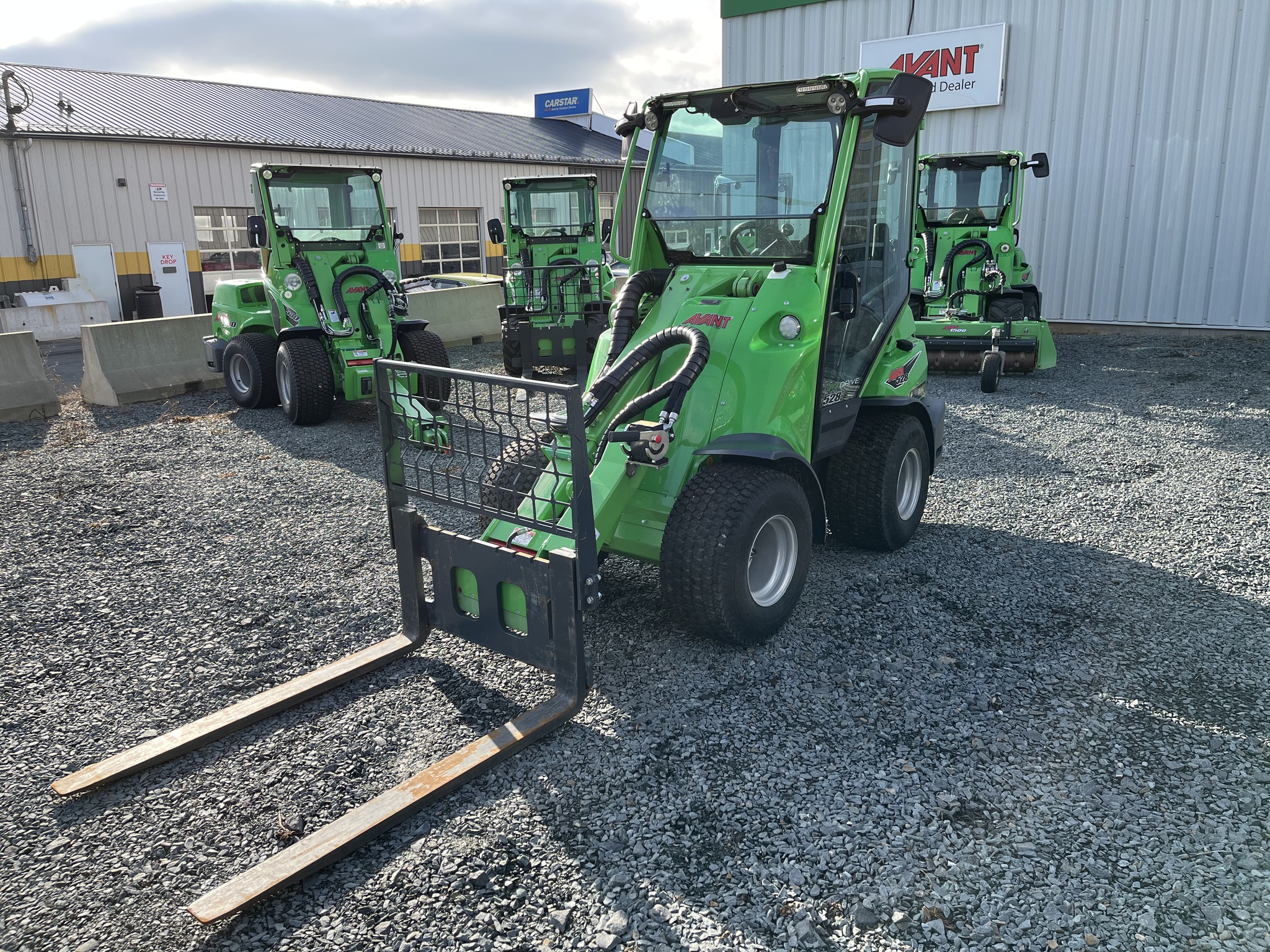 2023 Avant M528 Image 3