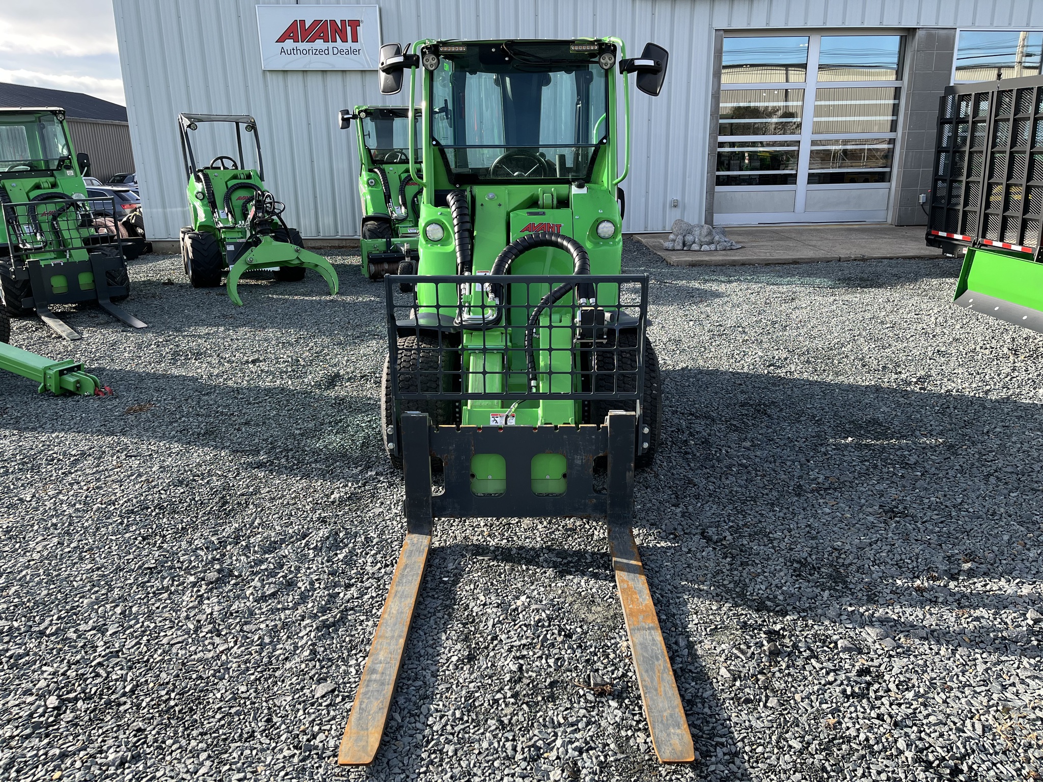 2023 Avant M528 Image 2