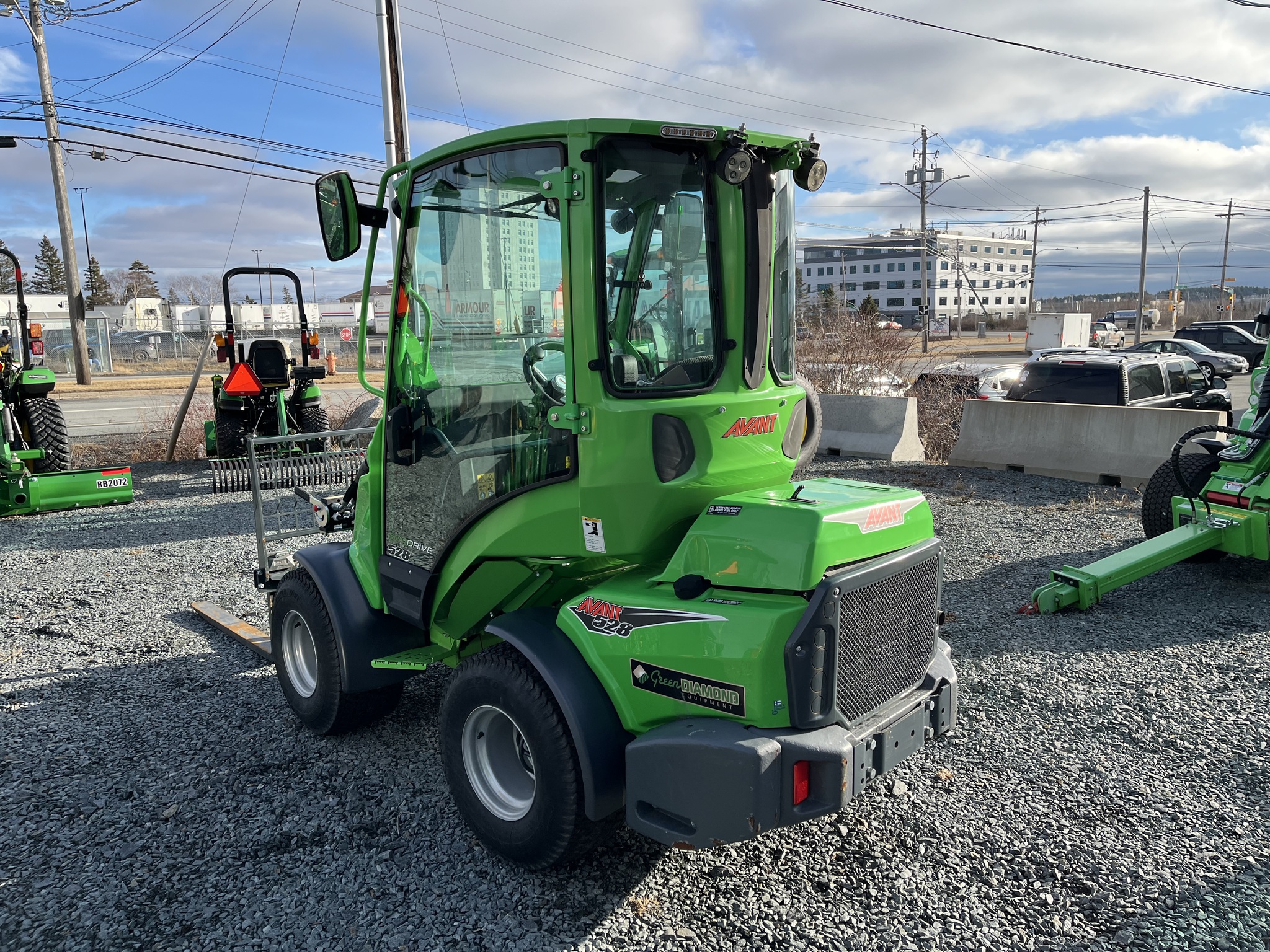 2023 Avant M528 Image 5