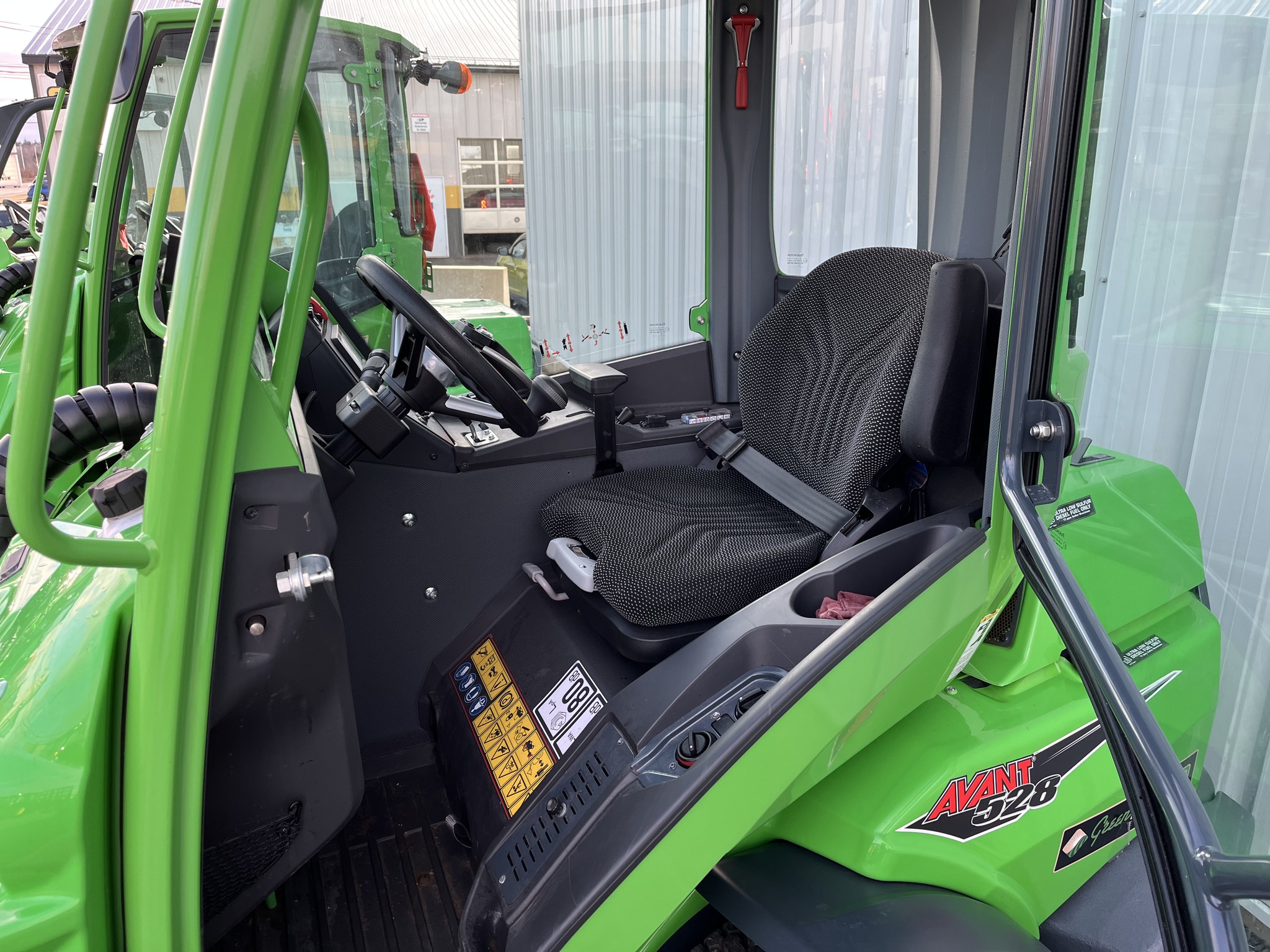 2023 Avant M528 Image 9