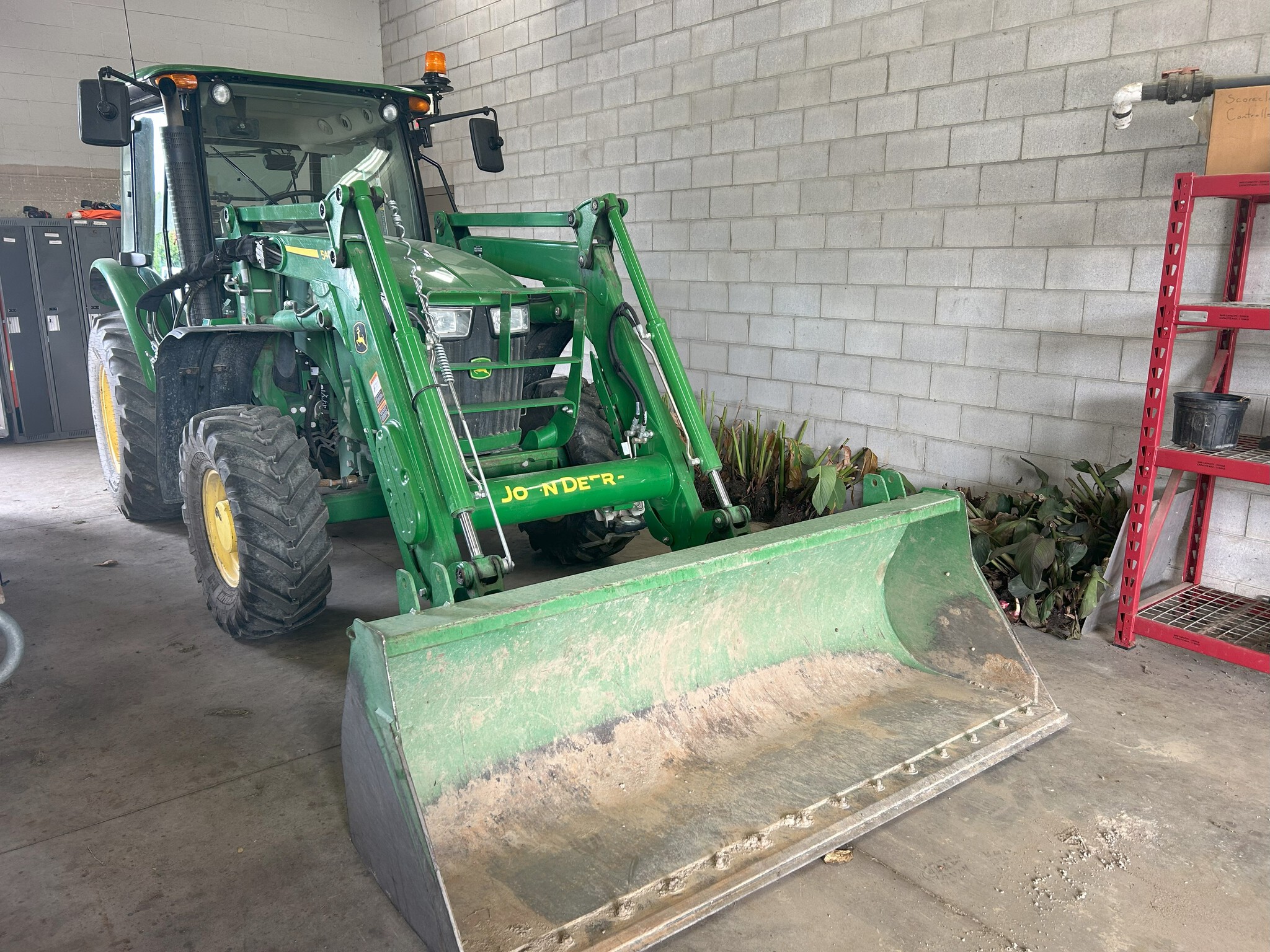 2013 John Deere 5085M Image 1