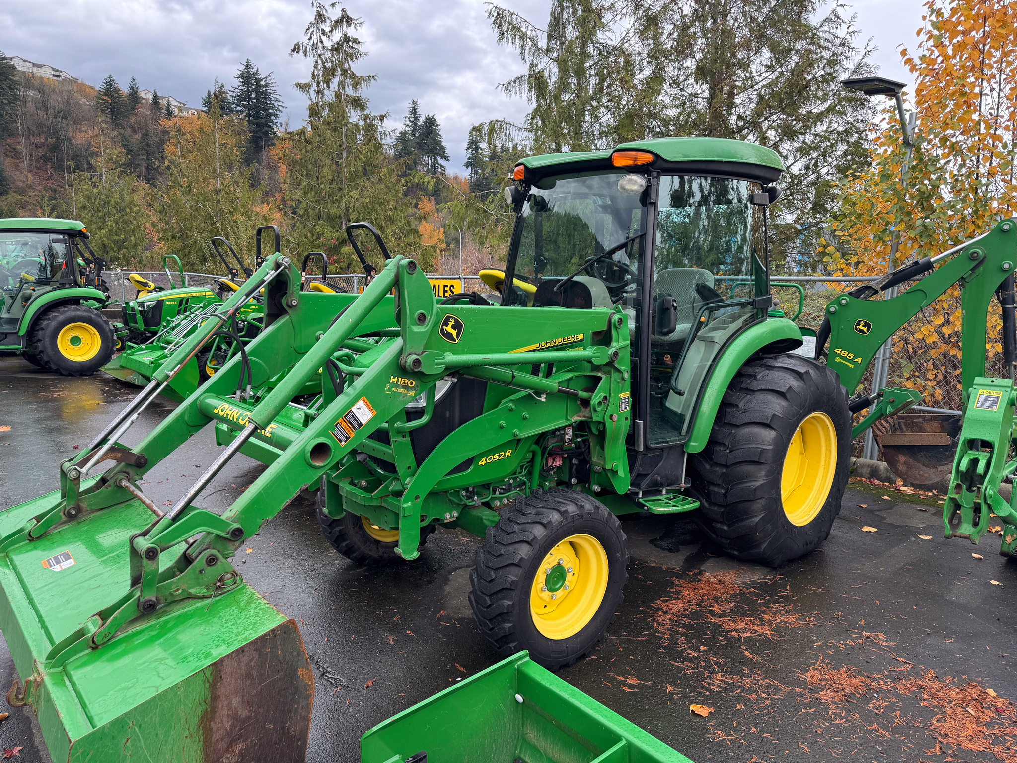 2017 John Deere 4052R Image 13