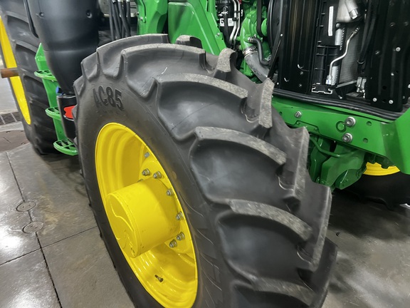 2025 John Deere 6R 165 - Photo11