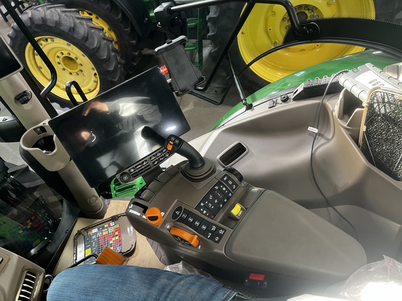 2025 John Deere 6R 165 - Photo31