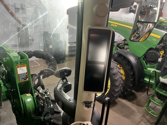 2025 John Deere 6R 165 - Photo30