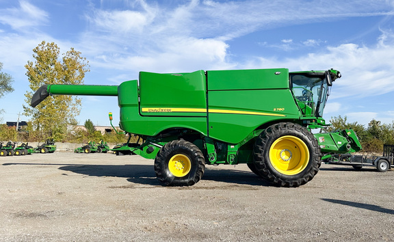 2023 John-Deere S780