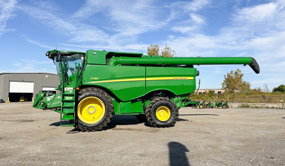 2023 John-Deere S780
