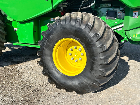 2023 John-Deere S780