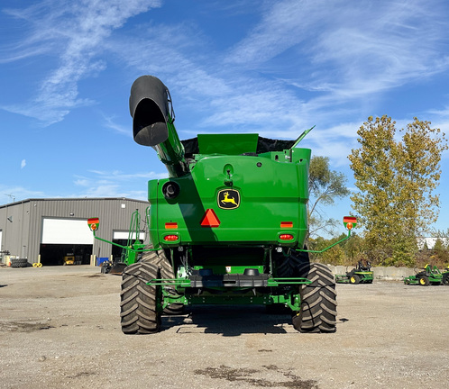 2023 John-Deere S780