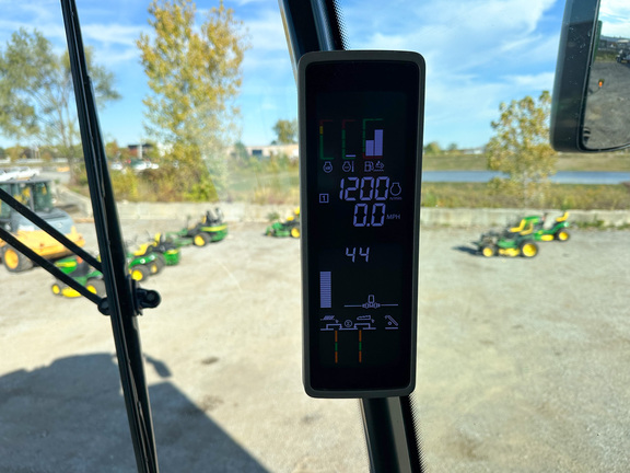 2023 John-Deere S780