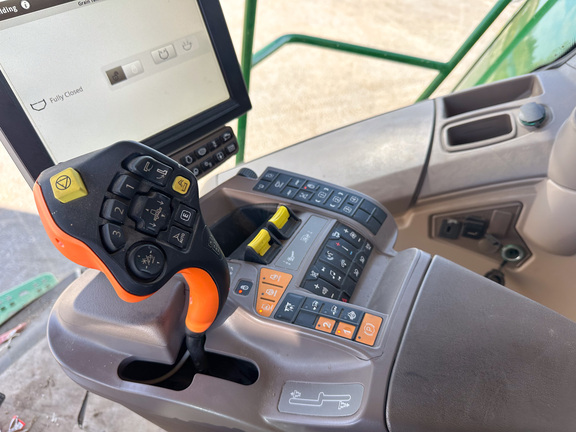 2023 John-Deere S780