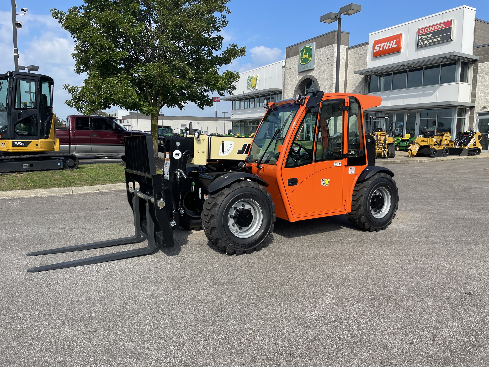 2025 JLG G5-18A Image 1