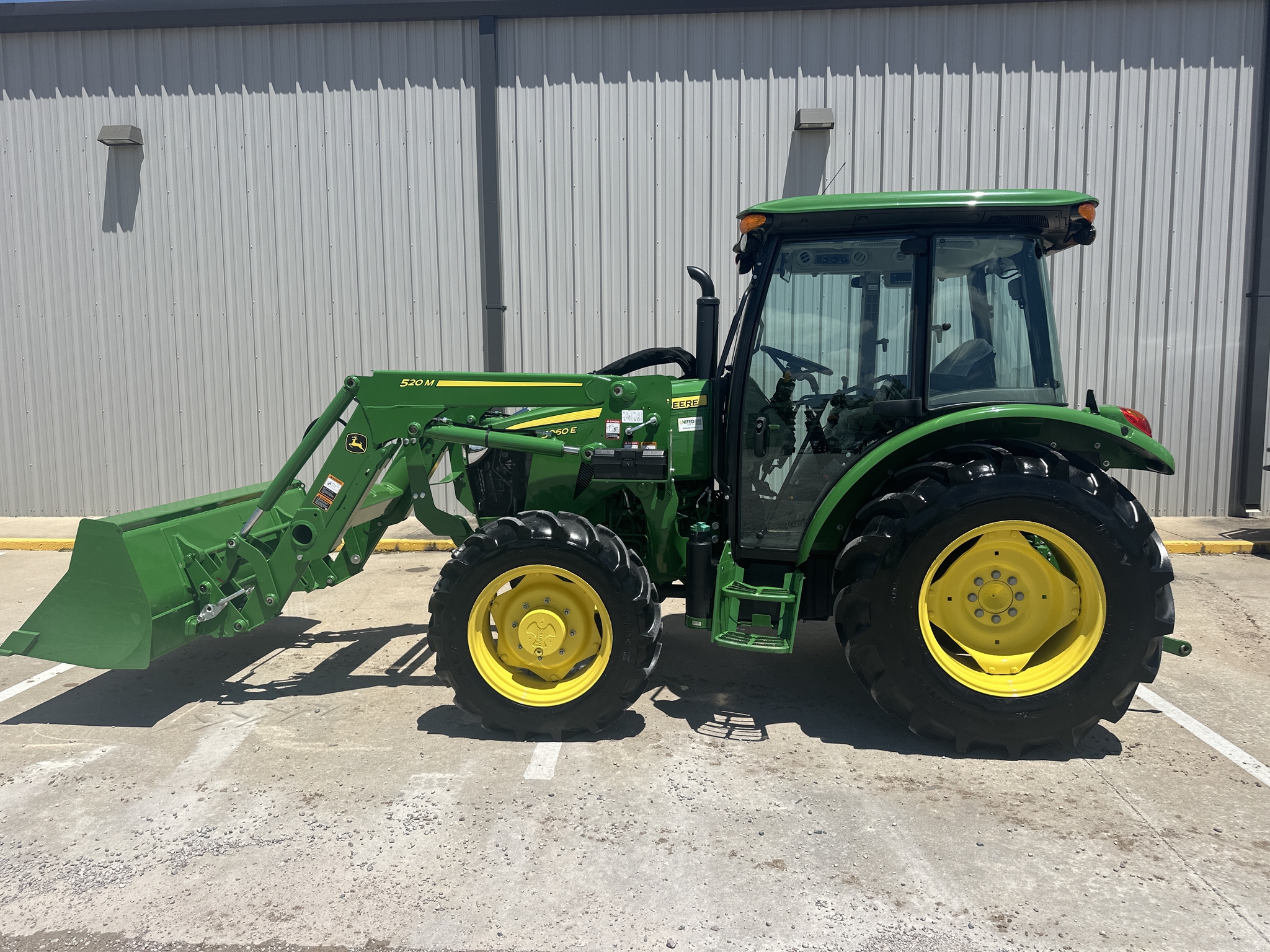 2024 John Deere 5060E PREMIUM CAB Image 1