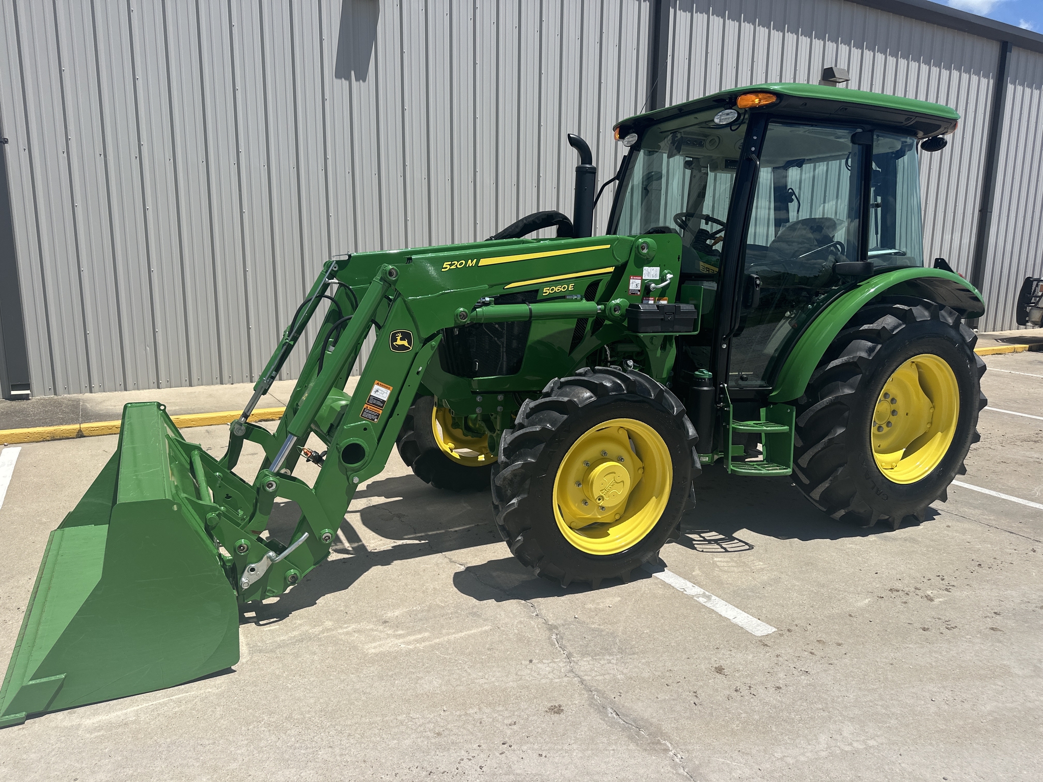2024 John Deere 5060E PREMIUM CAB Image 2